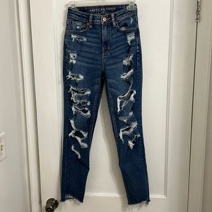 ✨American Eagle Distressed Mom Jeans